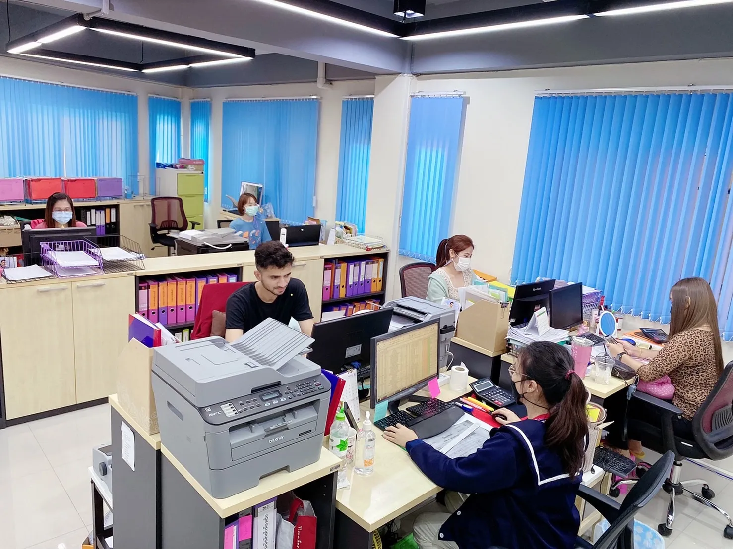 ทีมงานโอเชี่ยน ฟิชเชอรี่ ที่สำนักงานสมุทรสาคร
